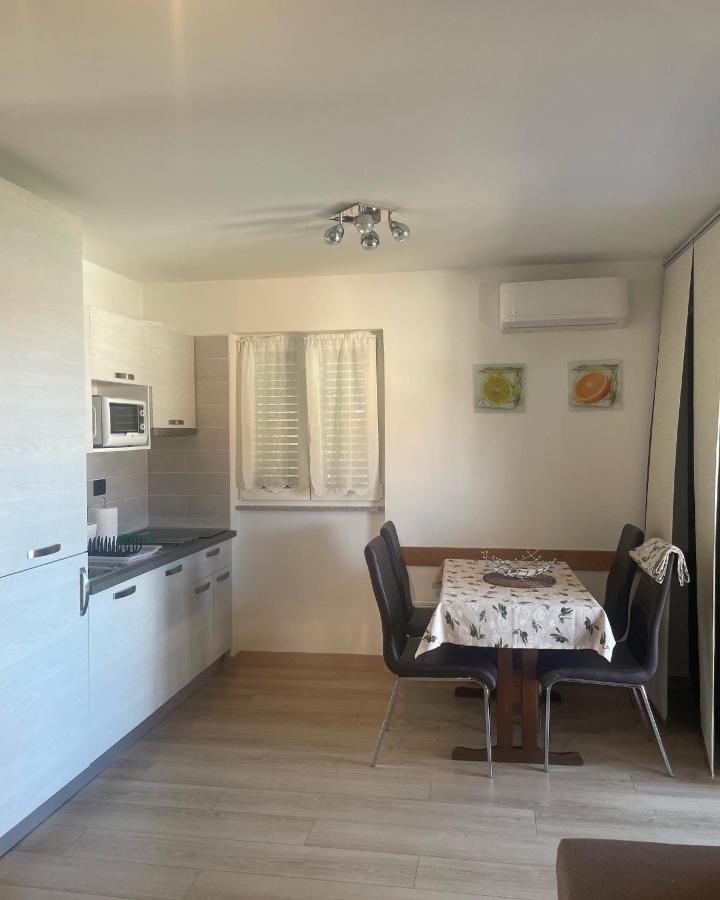 Residence4A-Appartamento Bianco Ravni Buitenkant foto